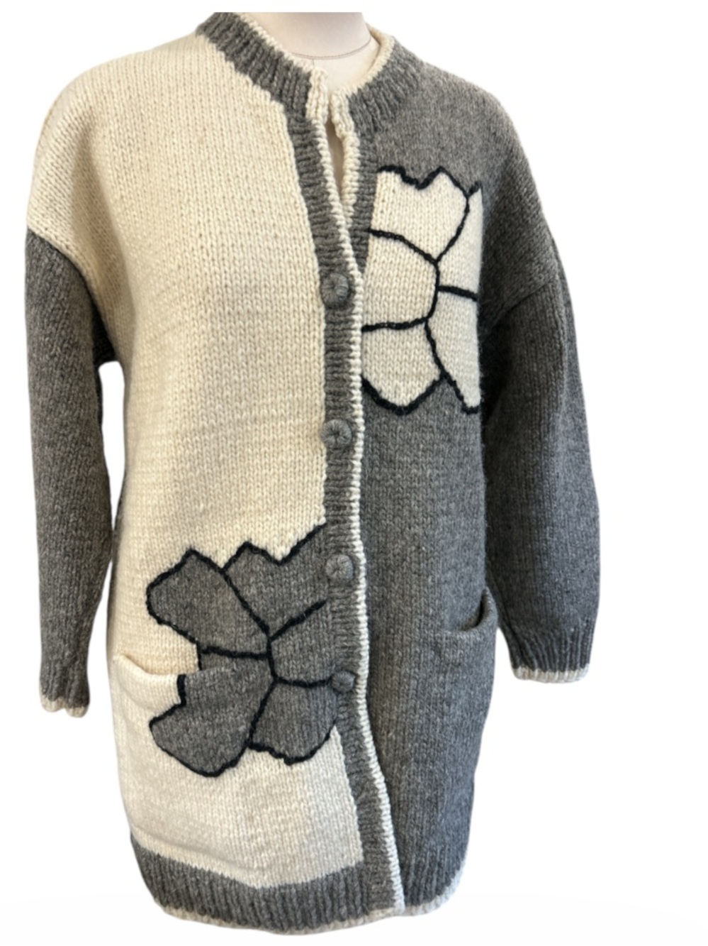 Vintage heavy hand knit floral wool button down cardigan sweater gray cream M/L
